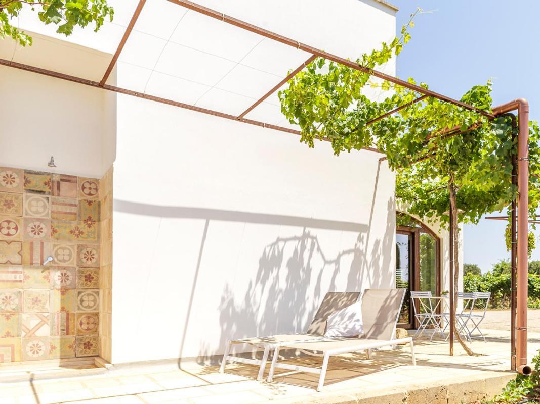 Tenutayala - Residenza Agrituristica Parabita Exteriör bild