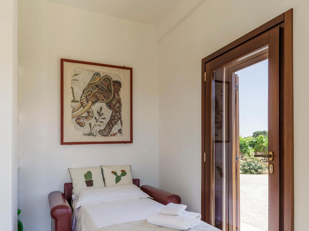 Tenutayala - Residenza Agrituristica Parabita Exteriör bild