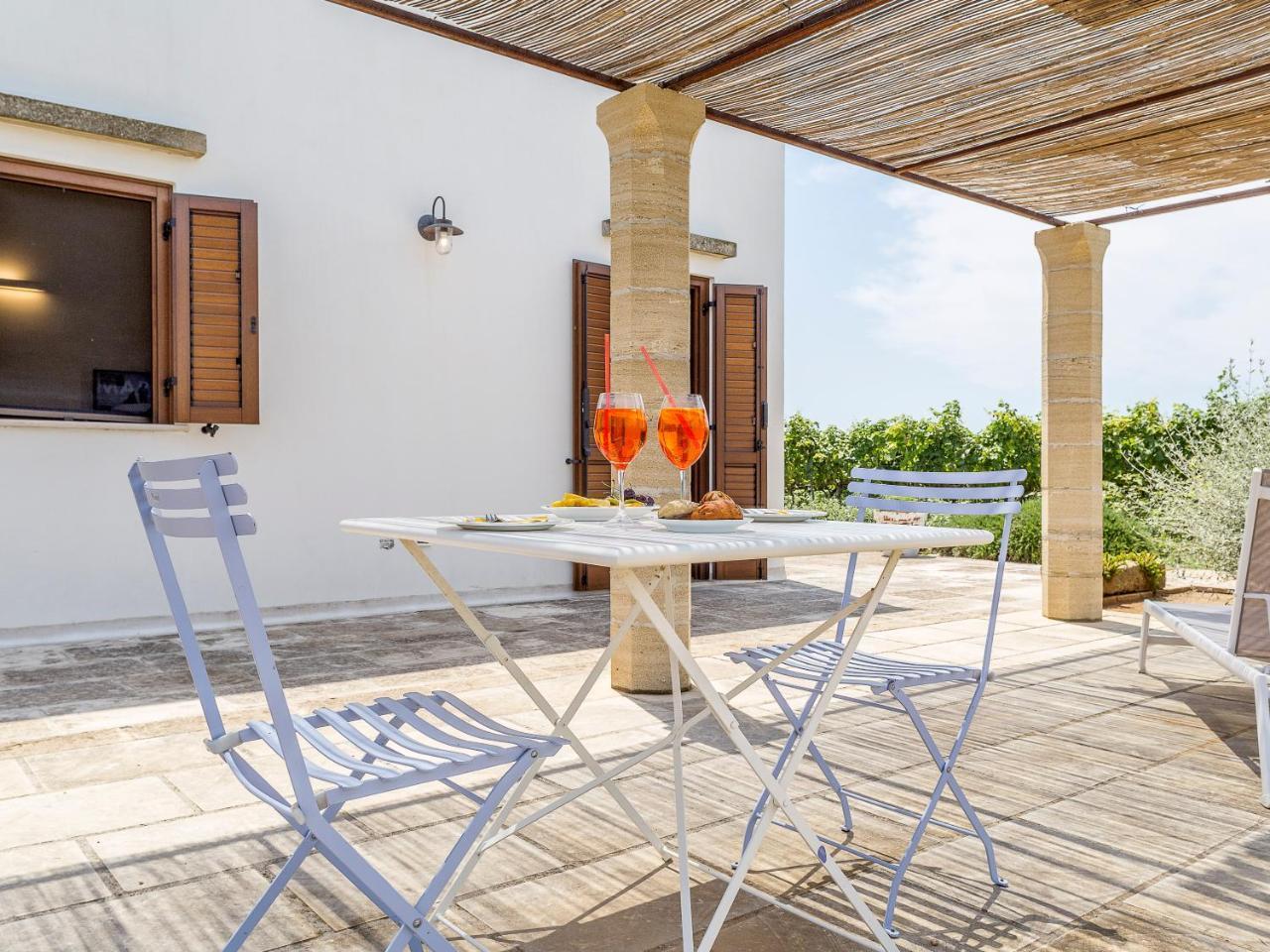 Tenutayala - Residenza Agrituristica Parabita Exteriör bild